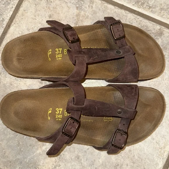 Birkenstock Brown Sandals with Classic Design - Picture 2 of 7